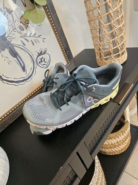 On Running Women’s Cloudflow Sea Limelight Helion Shoes Sneakers 10.5